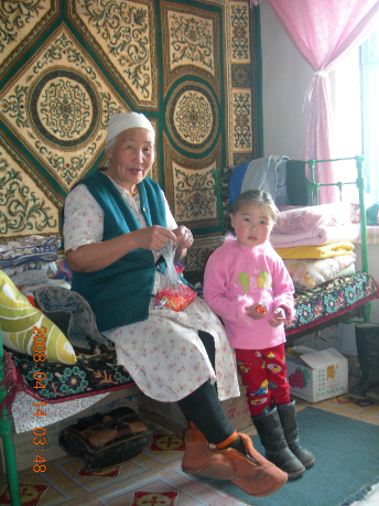 grandma_daughter_mongolian