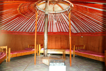 GUESTHOUSE_monkhsuuri_ger_camp