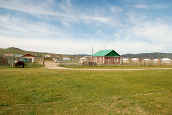 GUESTHOUSE_monkhsuuri_ger_camp