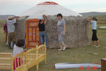 tourist_ger_camp_tsaidam