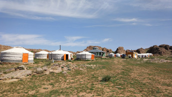 baga_gazriin_chuluu_tourist_camp1