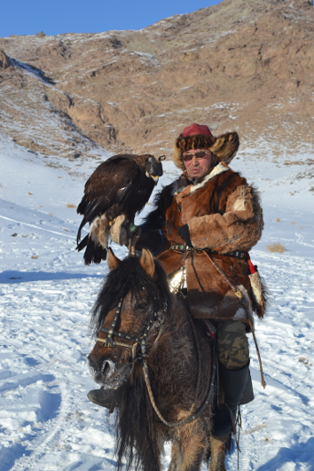eagle_huntress_in_altai_tavan_bogd1