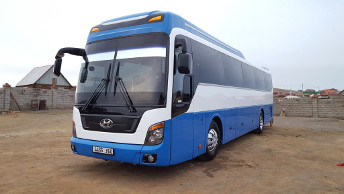 rental_blue_bus_in_mongolia-ulzii3