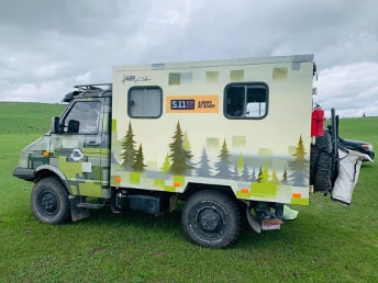 camper_car_mongolia