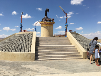 GOBI_DESERT_SCORPION_MONUMENT1