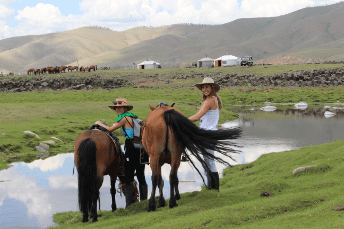 horseback-riding-mongolia
