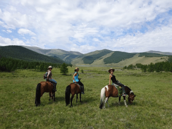 horseback_trekking_mongolia