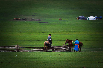 HORSEBACK_RIDING_TOUR_MONGOLIA