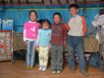 nomadic_family_children1