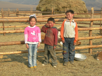 nomadic_family_children3