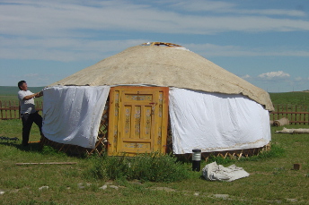 tourist_ger_camp_tsaidam