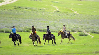stay_arburd_sands_tourist_camp_in_mongolia